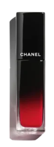 Barra de labios líquida larga duración, de Rouge Allure Laque 73 Invincible Chanel