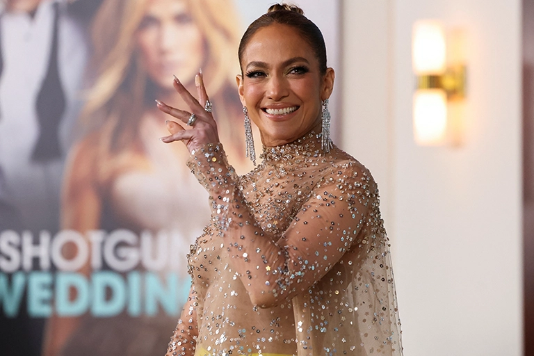 Jennifer Lopez luce brazos tonificados/vibeofbeauty