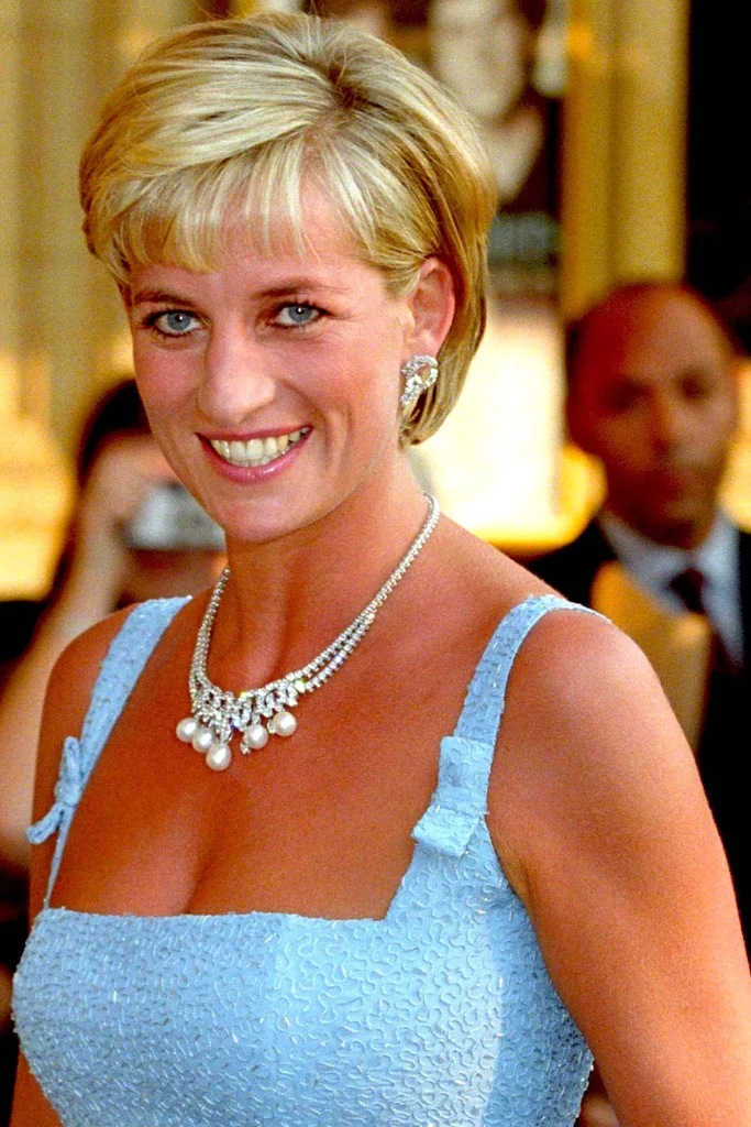 Tras su divorcio, el estilo de Diana de Gales se hizo más sensual y sofisticado, sin perder elegancia.