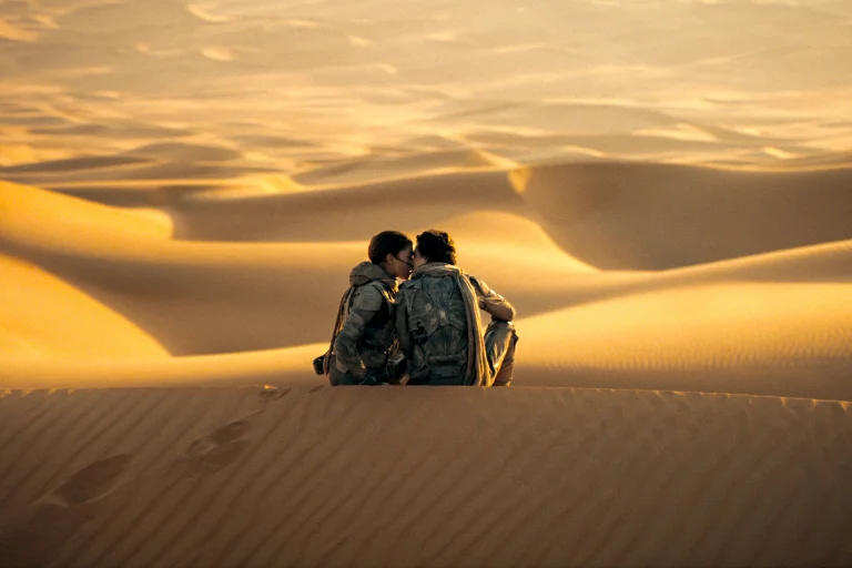 La estética de la película Dune: Parte 2 hace hincapié en los tonos del desierto donde sucede la acción.