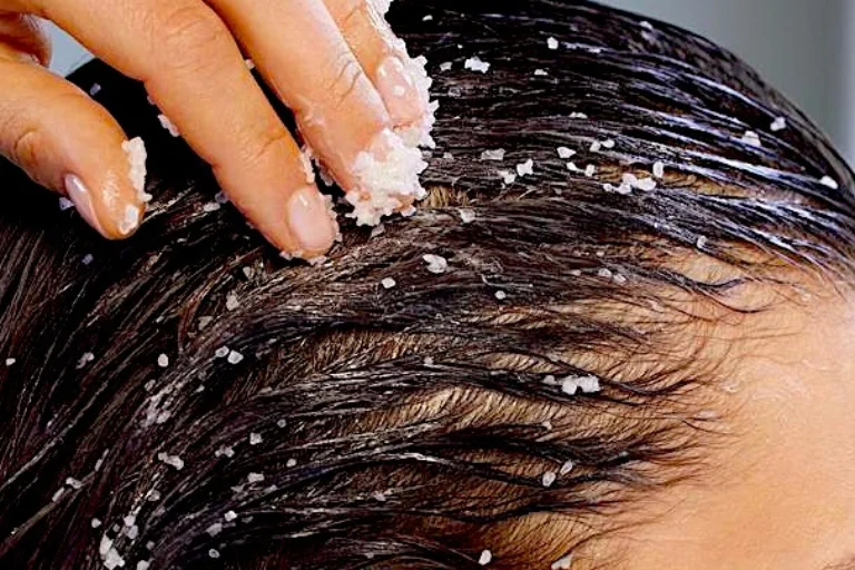 A veces el exfoliante capilar puede ser demasiado agresivo para cueros cabelludos que sean sensibles.