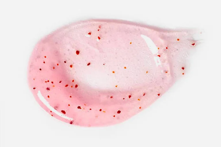 El exfoliante facial sin gránulos y con textura cremosa es recomendable para pieles muy sensibles.