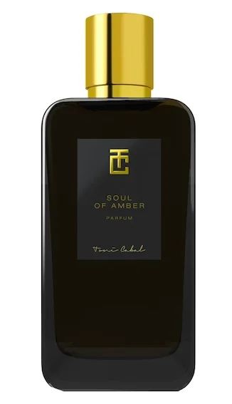 La fragancia Soul of Amber de Toni Cabal forma parte de los perfumes con ámbar que tienen un aroma amaderado y especiado.
