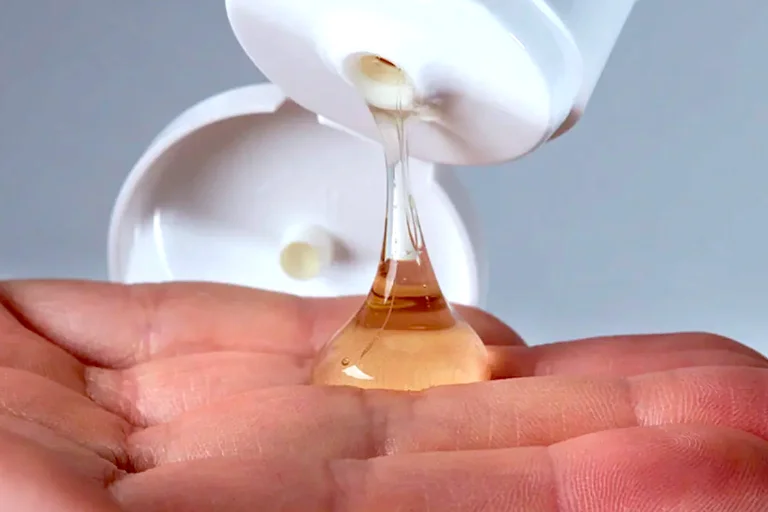 Hay que tener cuidado al aplicar un sérum con ácido salicílico en pieles acneicas para que no se irriten.
