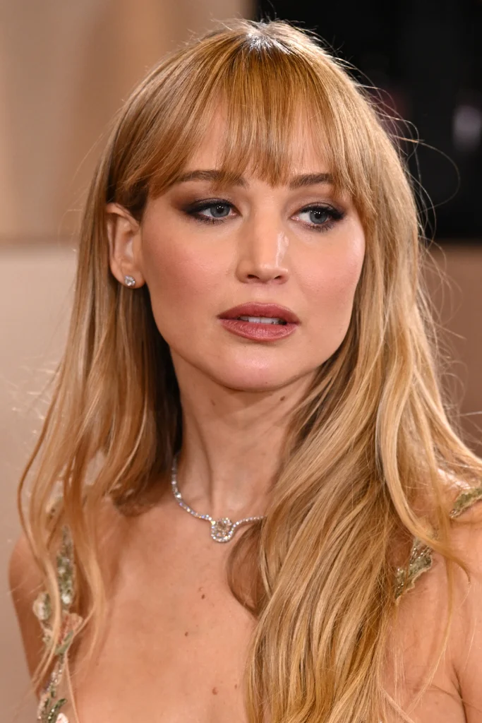 jennifer-lawrence-globosdeoro_2026_vibeofbeauty