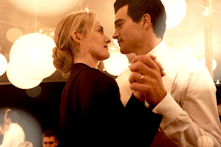 Carolyn Bessette fue pareja de John Kennedy Jr. en los años 90 y se convirtió en uno de los iconos de belleza de la década.