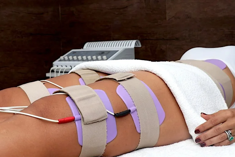 A menudo se utilizan parches para utilizar la iontoforesis y administrar los tratamientos.