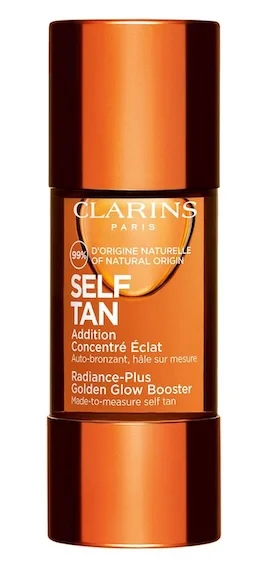 Entre los mejores autobronceadores faciales del momento destaca la propuesta de Clarins porque es idónea para pieles maduras.