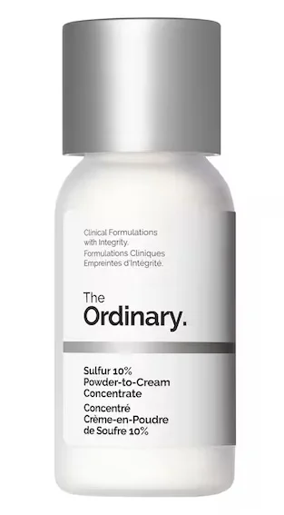 La firma The Ordinary usa en las fórmulas de sus productos ingredientes naturales propios de la peloterapia.