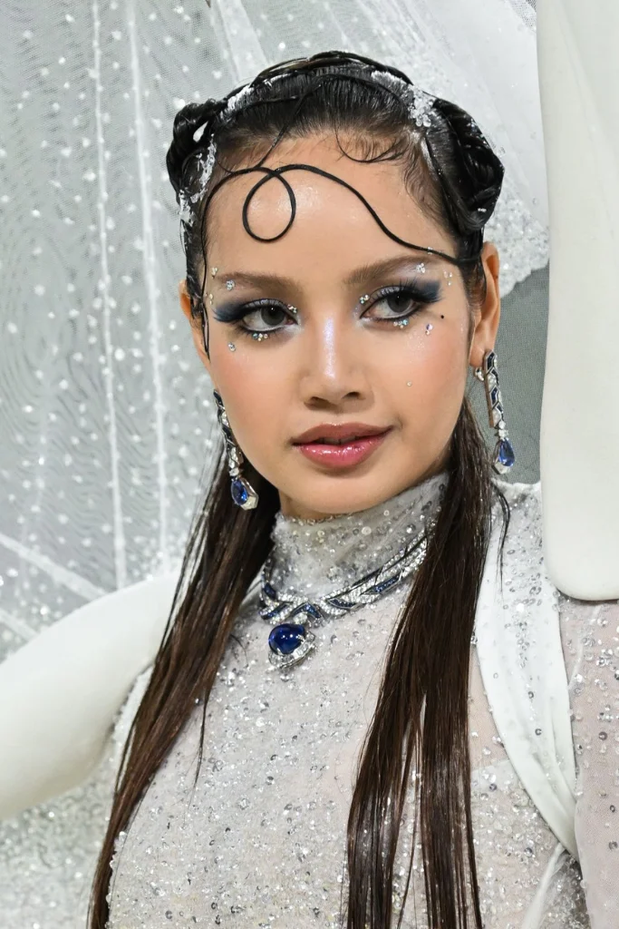 lisa-blackpink_metgala_vibeofbeauty