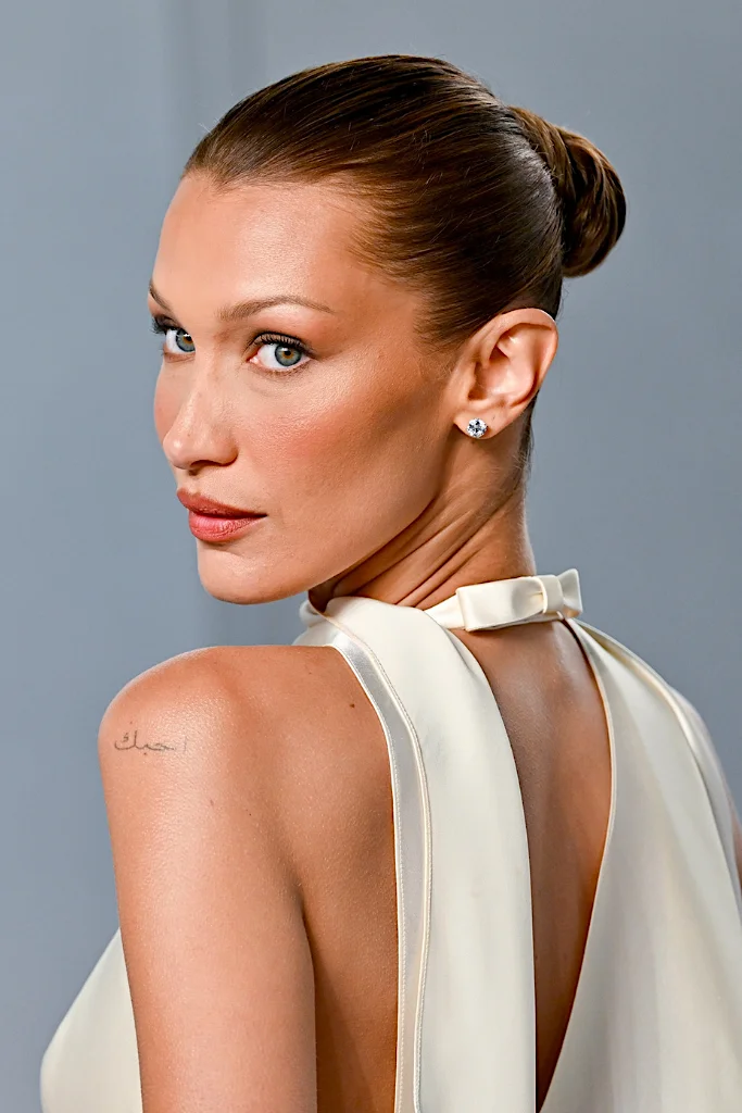 Entre los peinados de celebrities siempre destaca Bella Hadid por su gran elegancia.