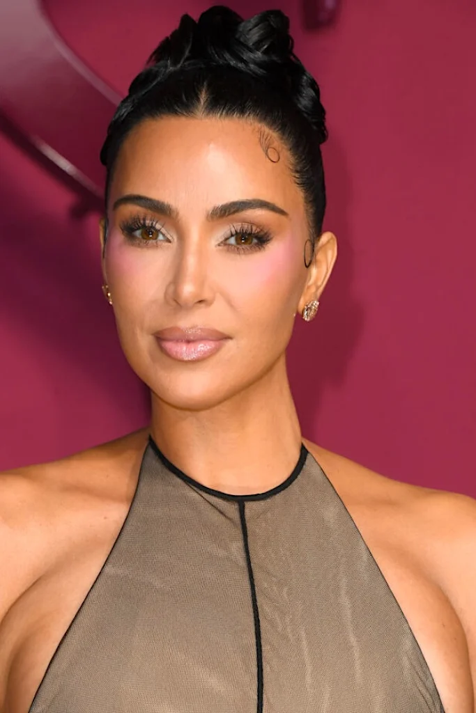 Entre los peinados de celebrities siempre destaca Kim Kardashian por su gran versatilidad.