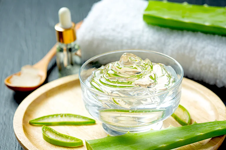 El aloe vera es uno de los ingredientes más aconsejables entre los activos adecuados para piel grasa.