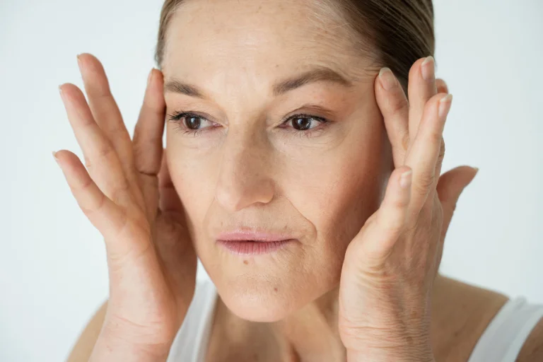 menopausia-acne-vibeofbeauty